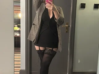 Busty British Step Mom’s Squirting Party—C2C & Cum Instruction From ElleMayVixen