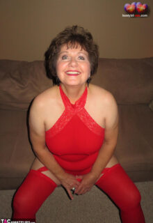 Mature Busty Red Hot Body Curves