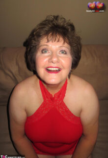 Mature Busty Red Hot Body Curves